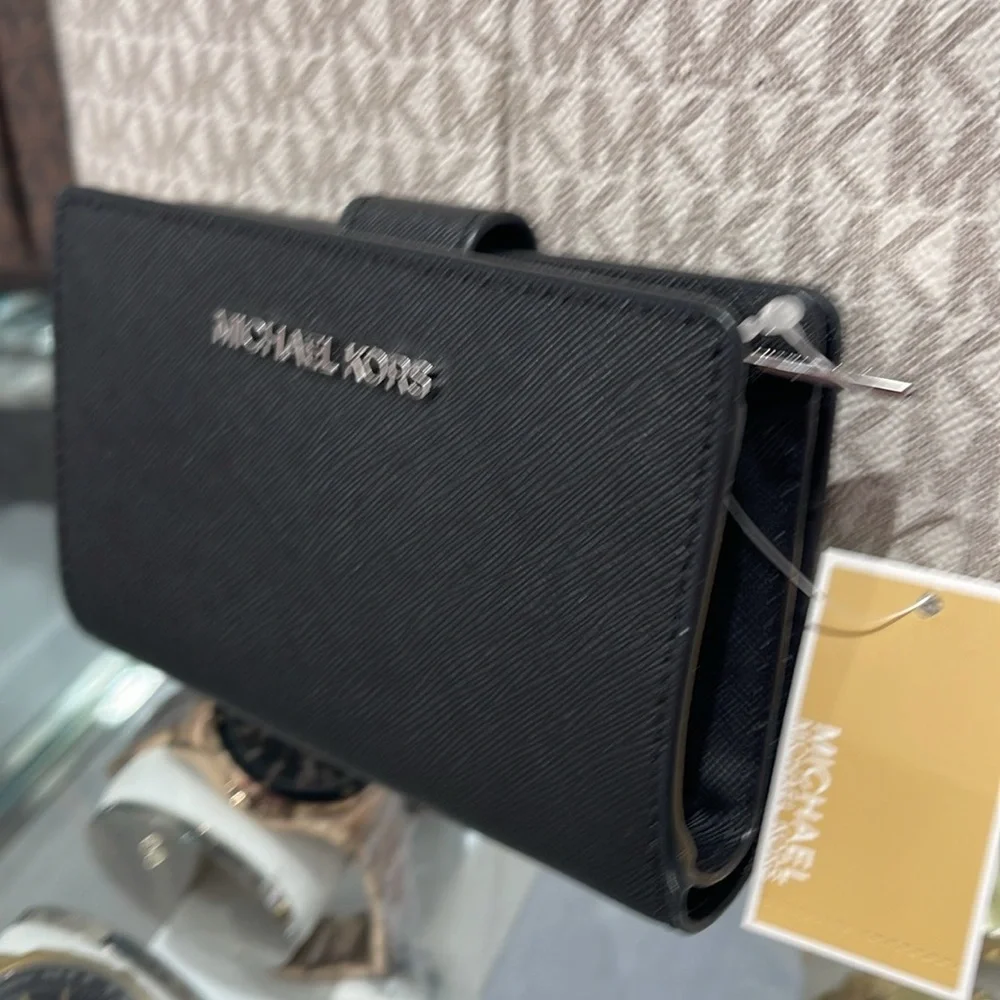 MICHAEL KORS
Medium Crossgrain Leather Wallet
Black
NWT - Picture 13 of 16